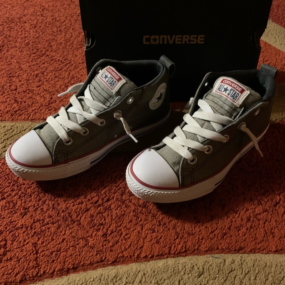 Converse mid top sneaker
